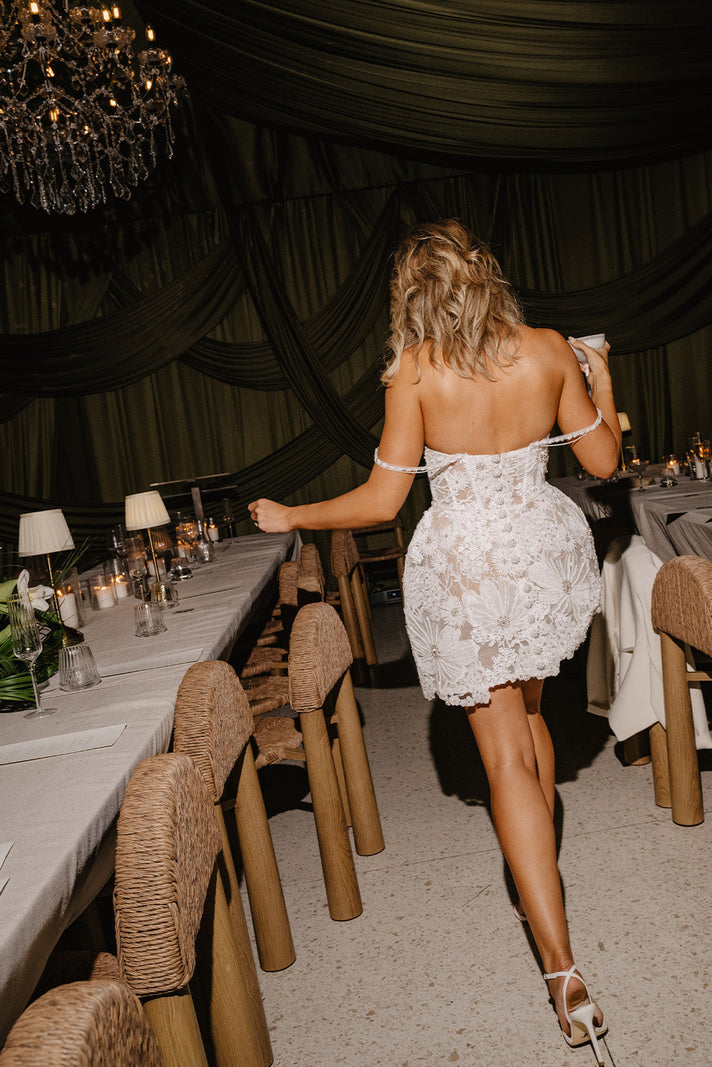 GRACE Bride Grace in Ravella @taylorkezia_photography