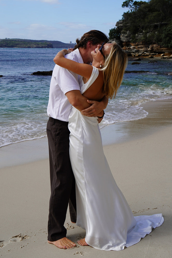 Grace bride Fizzy in Tia gown by @alexandramooreweddings