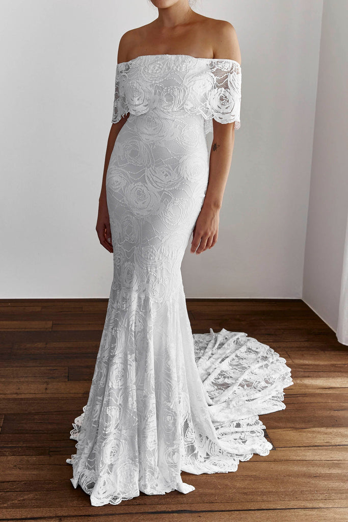 Peaches Gown in Ivory lace and lining