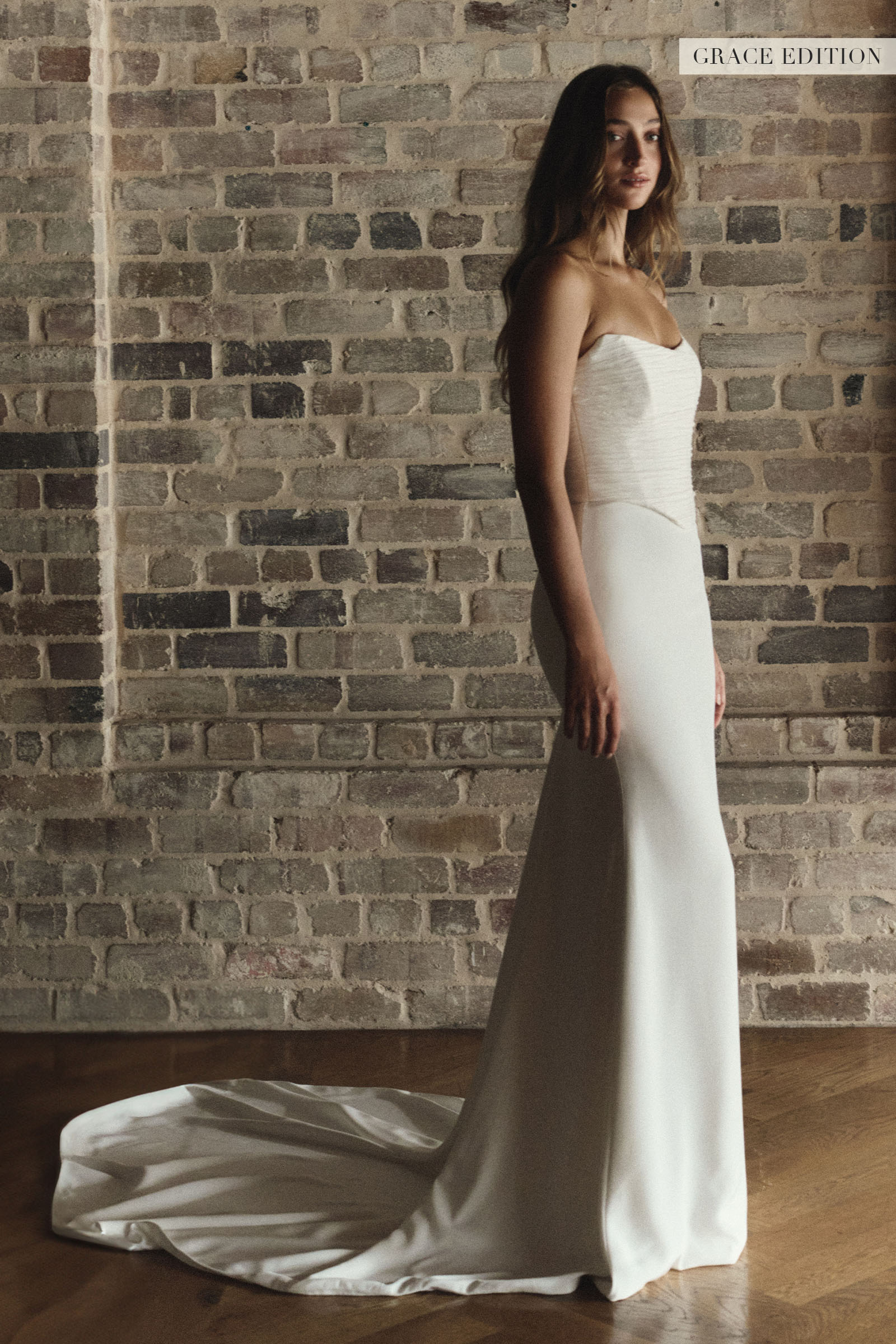 A woman wears a structured corset-style bodice and a long wedding skirt_XS_