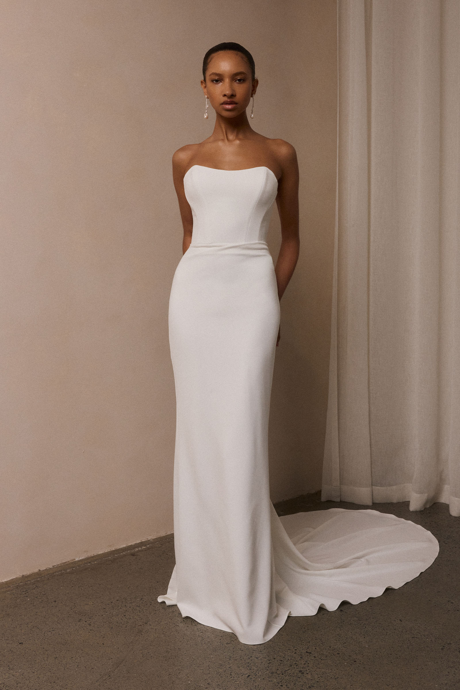 A woman wearing a strapless white mermaid style gown_XS_