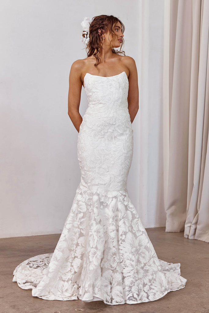 A strapless lace wedding dress_XS_