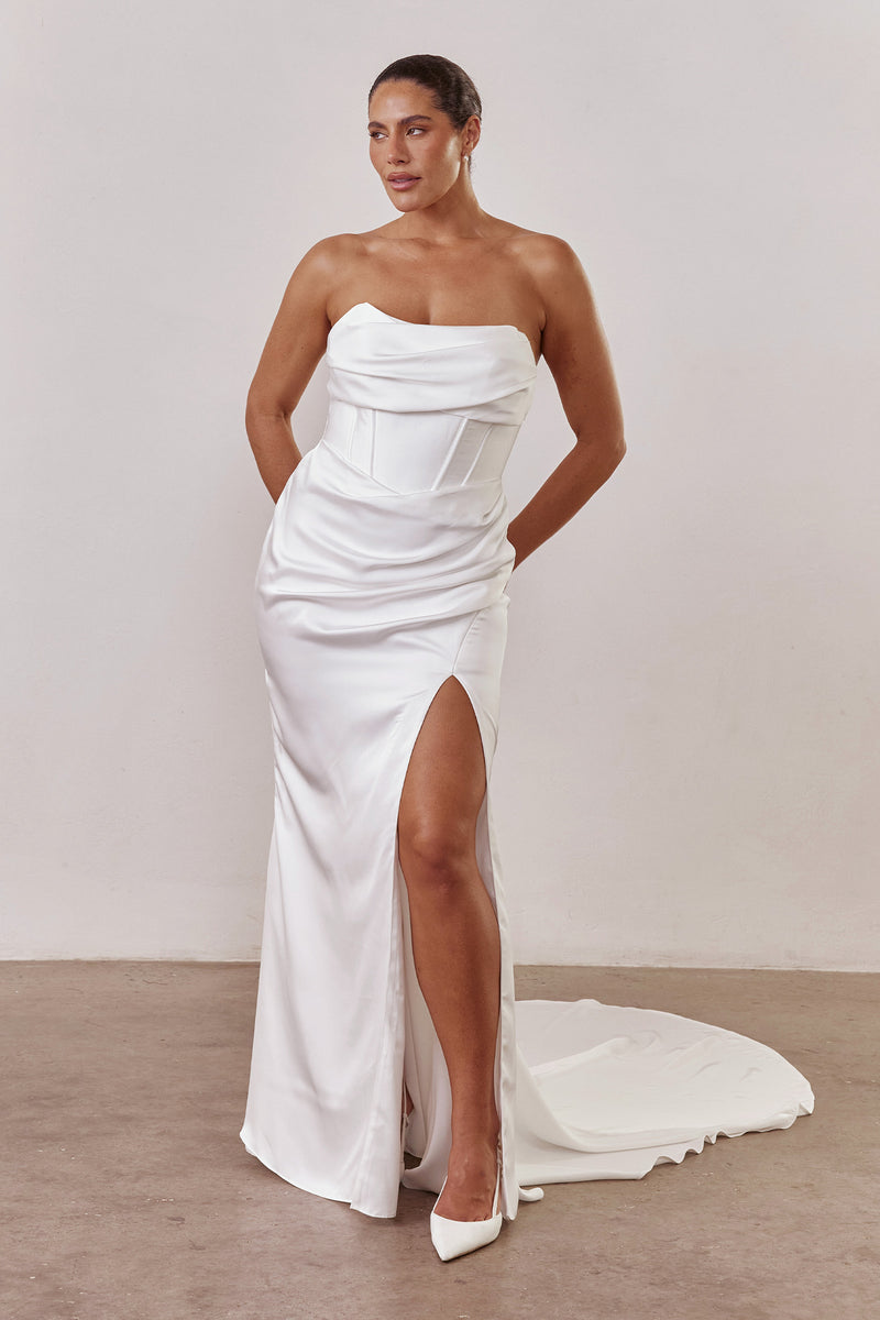 Selene Outlet Wedding Dress $2590 ($3700) + more up to 70% off Grace Loves Lace Outlet Sale