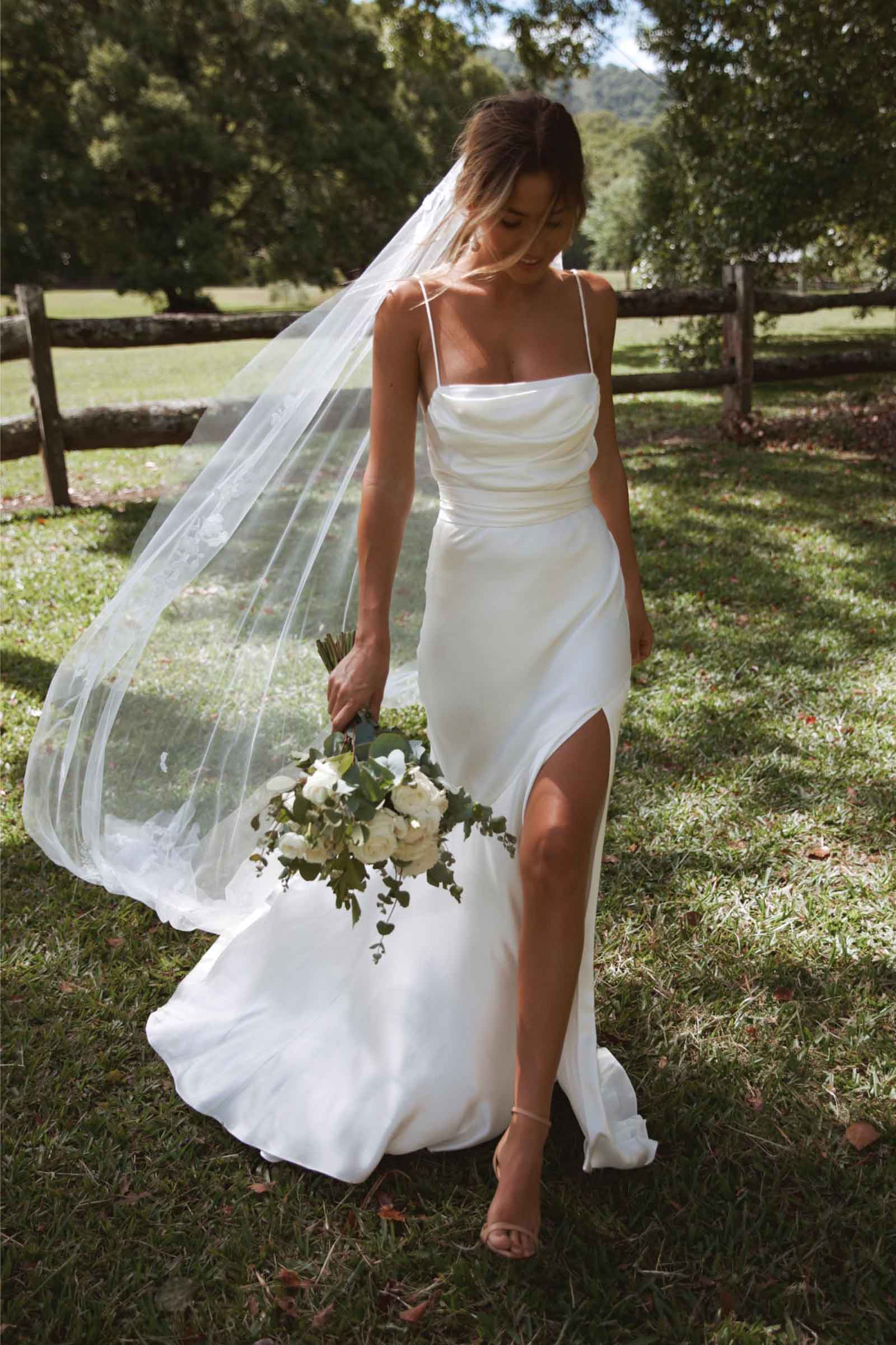 20 Princess-Worthy Fairy Tale Wedding Dresses for Summer Brides! | Uygun  fiyatlı gelinlik, Elbi̇se, Dantelli gelinlik